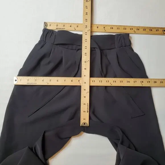 Lululemon Women's Size 6 Noir Wide Leg Crop Black W6AYAS - Picture 2 of 7